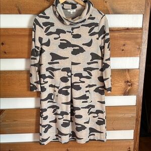 Tyler Boe Neutral Black and Cream Camo Knit Dress Pockets Business Casual Size S